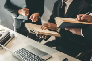 Когда следует обратиться в юридическую фирму